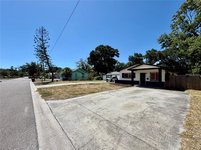 3745 10TH AVENUE S, St Petersburg, FL 33711