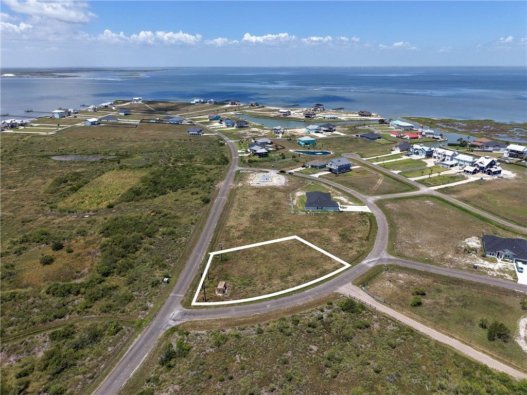 1309 Cape Velero Dr, Rockport, TX 78382 — photo 2