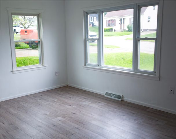 4211 CARNEY Avenue, Erie, PA 16510
