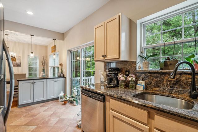 7 Yosemite Circle, Bohemia, NY 11716