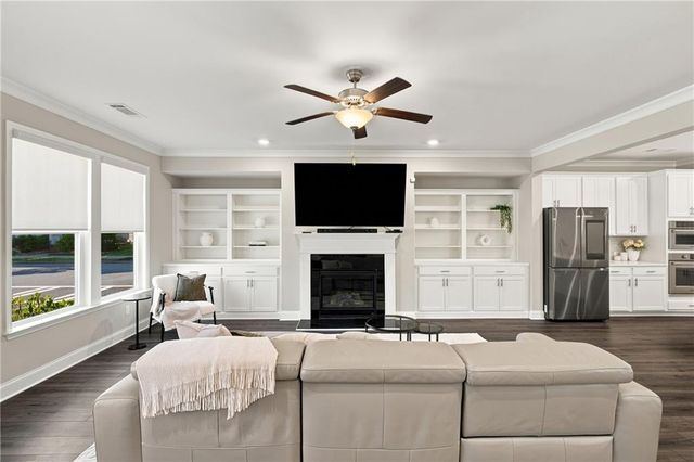 618 Finley Street, Suwanee, GA 30024