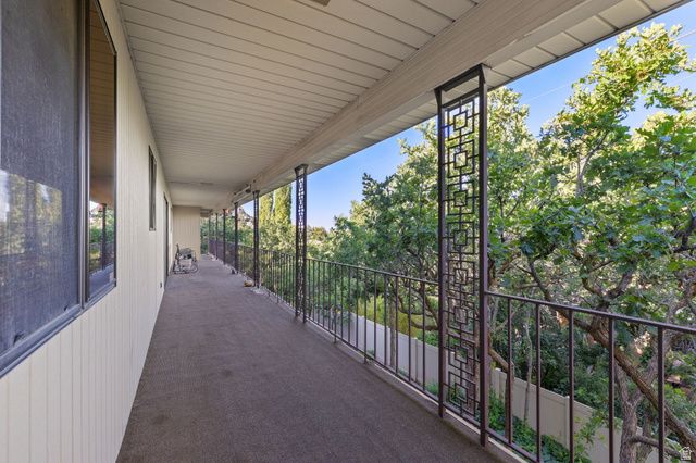 1584 S SUNSET OAKS DR, Salt Lake City, UT 84108
