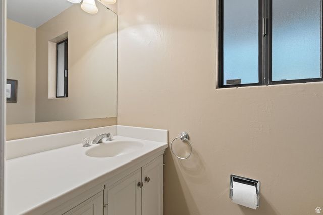 1584 S SUNSET OAKS DR, Salt Lake City, UT 84108