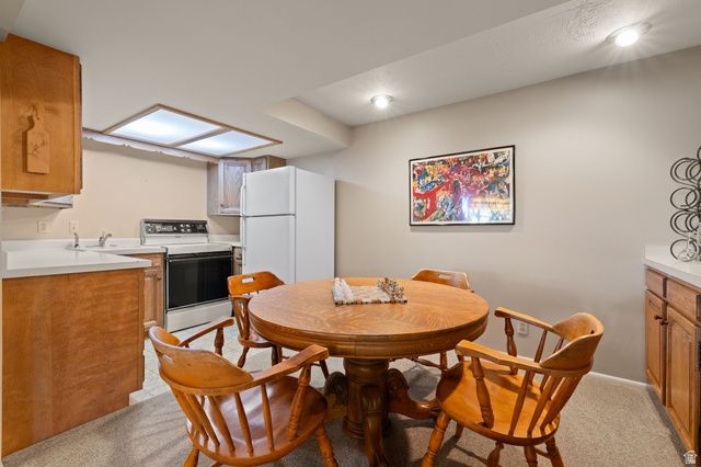 1584 S SUNSET OAKS DR, Salt Lake City, UT 84108