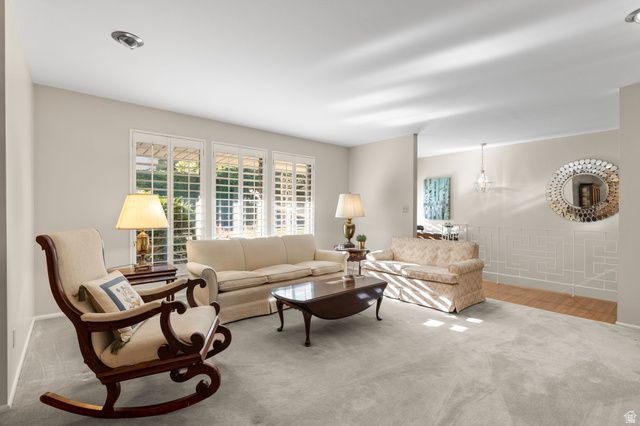 1584 S SUNSET OAKS DR, Salt Lake City, UT 84108