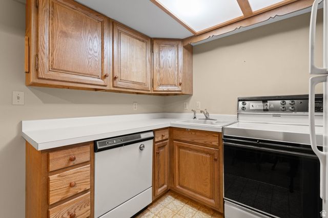 1584 S SUNSET OAKS DR, Salt Lake City, UT 84108