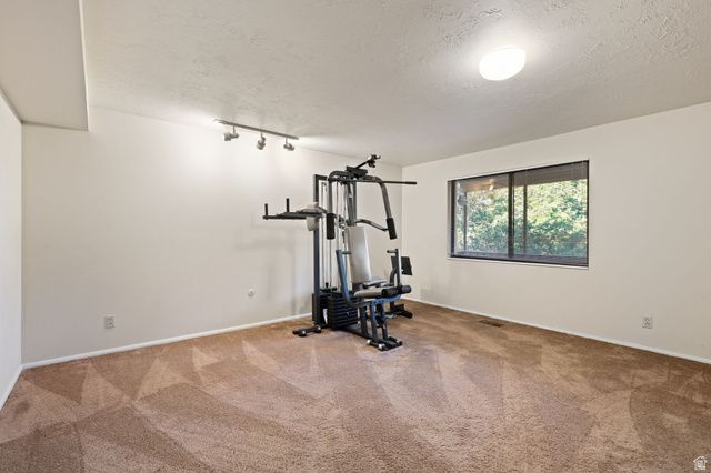 1584 S SUNSET OAKS DR, Salt Lake City, UT 84108