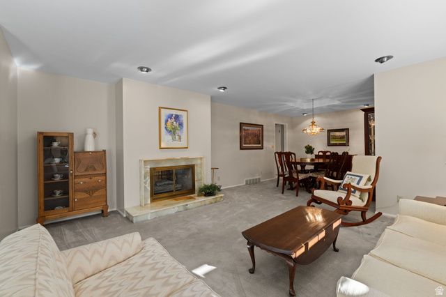 1584 S SUNSET OAKS DR, Salt Lake City, UT 84108