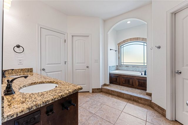 3803 NE Oakbrooke Avenue, Bentonville, AR 72712