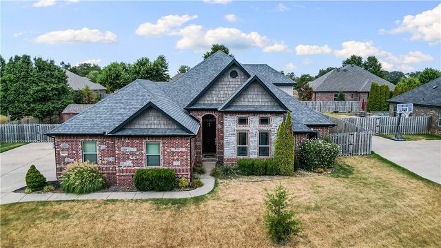 3803 NE Oakbrooke Avenue, Bentonville, AR 72712