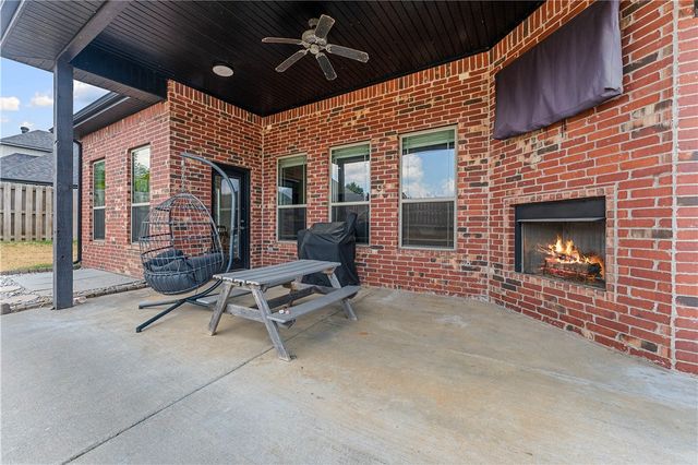 3803 NE Oakbrooke Avenue, Bentonville, AR 72712