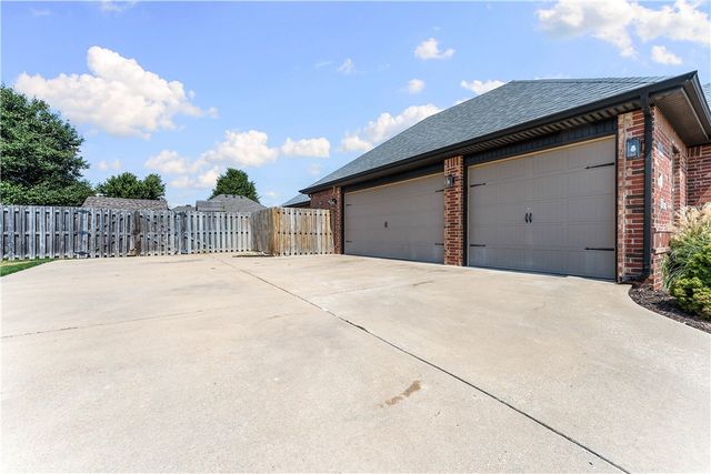 3803 NE Oakbrooke Avenue, Bentonville, AR 72712