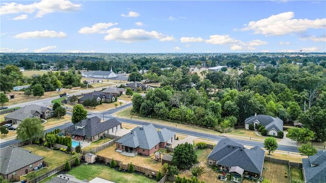 3803 NE Oakbrooke Avenue, Bentonville, AR 72712