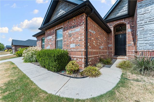 3803 NE Oakbrooke Avenue, Bentonville, AR 72712