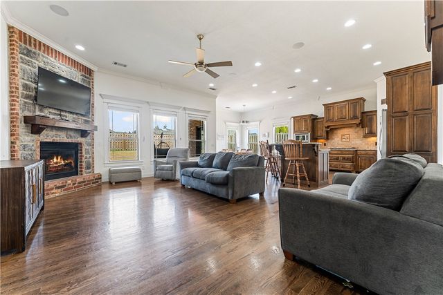 3803 NE Oakbrooke Avenue, Bentonville, AR 72712