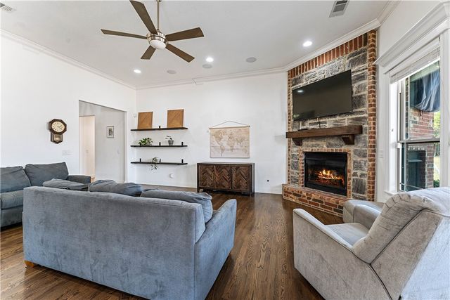 3803 NE Oakbrooke Avenue, Bentonville, AR 72712