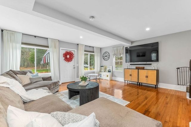 941 S Precinct Street, Taunton, MA 02718