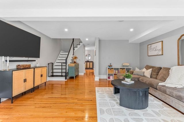 941 S Precinct Street, Taunton, MA 02718