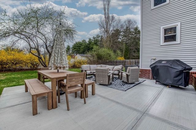 941 S Precinct Street, Taunton, MA 02718