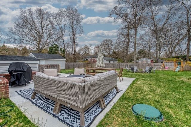 941 S Precinct Street, Taunton, MA 02718