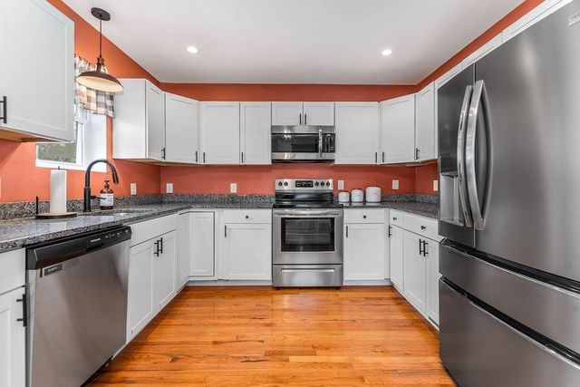 941 S Precinct Street, Taunton, MA 02718