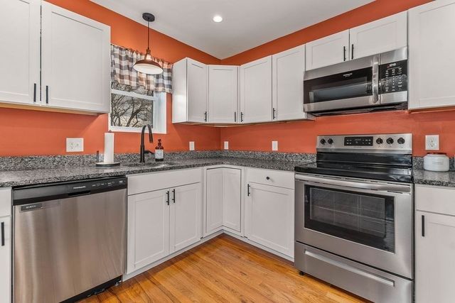 941 S Precinct Street, Taunton, MA 02718