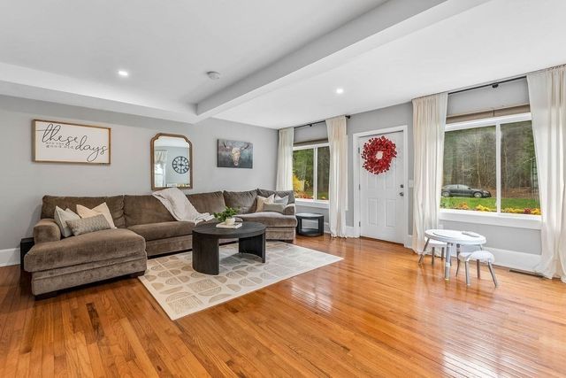 941 S Precinct Street, Taunton, MA 02718