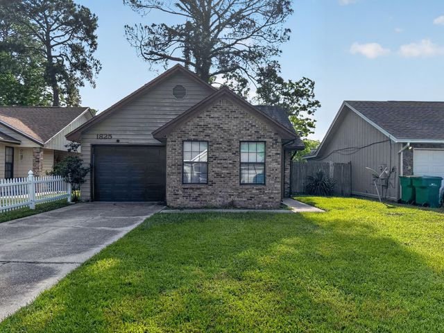 1825 Hunters Path, Fort Walton Beach, FL 32547