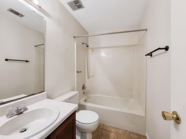 1825 Hunters Path, Fort Walton Beach, FL 32547