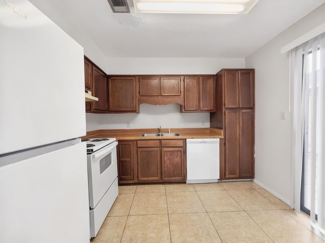 1825 Hunters Path, Fort Walton Beach, FL 32547