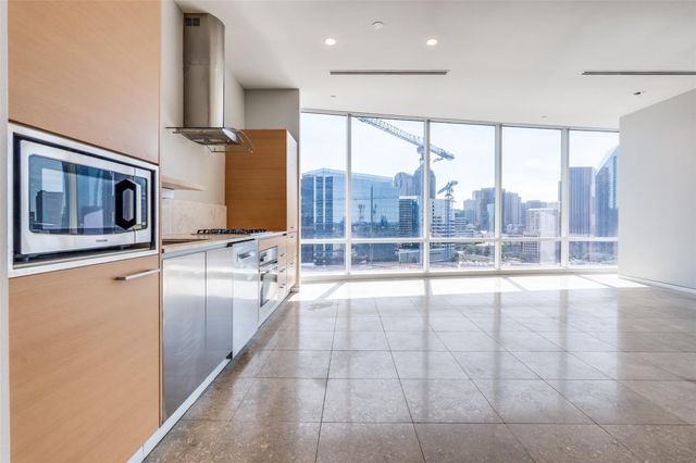 2430 Victory Park Lane 1809, Dallas, TX 75219