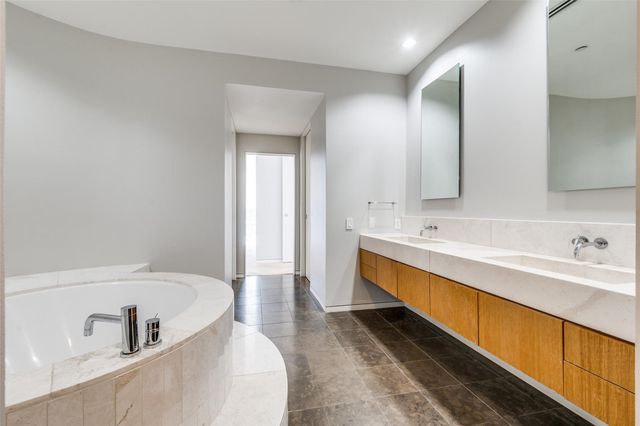 2430 Victory Park Lane 1809, Dallas, TX 75219