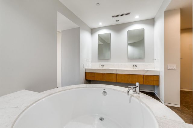 2430 Victory Park Lane 1809, Dallas, TX 75219