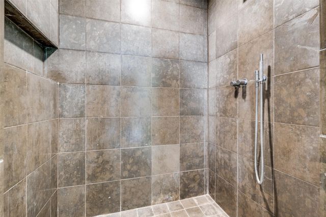 2430 Victory Park Lane 1809, Dallas, TX 75219