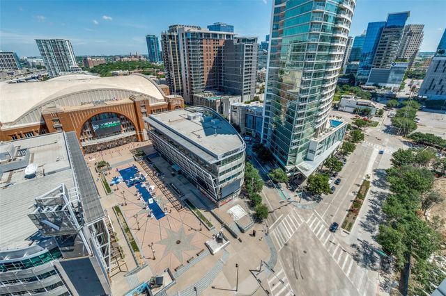 2430 Victory Park Lane 1809, Dallas, TX 75219