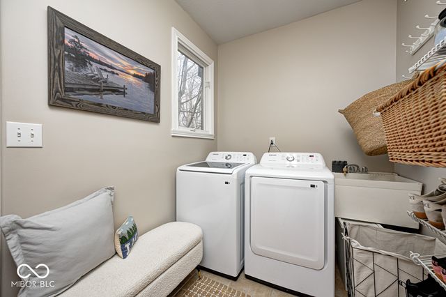 12214 Ridgeside Road, Indianapolis, IN 46256