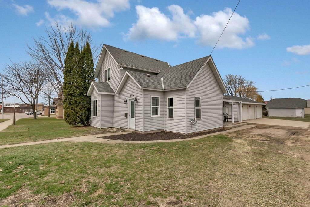 209 E James Street, Paynesville, MN 56362