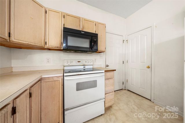4033 Lakota Court, Charlotte, NC 28269
