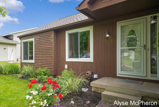 3240 Sunrise Street SE, Grand Rapids, MI 49508
