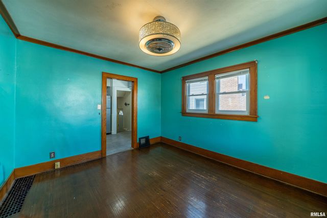 804 W MEADOWS Place, Peoria, IL 61604