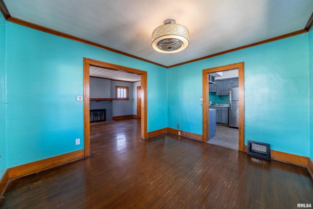 804 W MEADOWS Place, Peoria, IL 61604