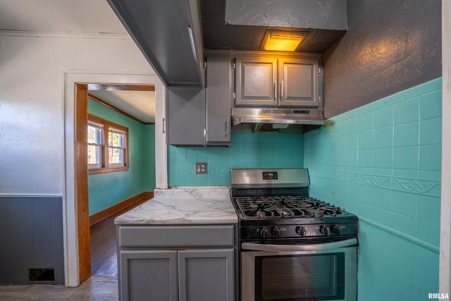 804 W MEADOWS Place, Peoria, IL 61604