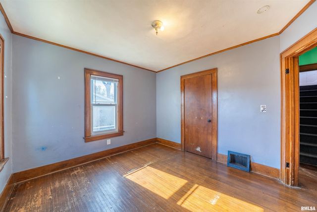 804 W MEADOWS Place, Peoria, IL 61604