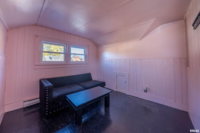 804 W MEADOWS Place, Peoria, IL 61604