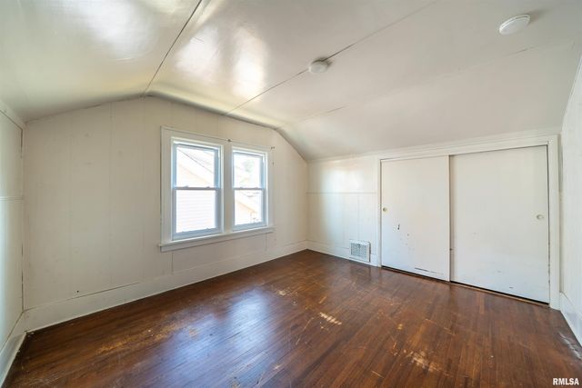 804 W MEADOWS Place, Peoria, IL 61604