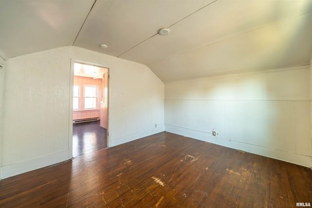 804 W MEADOWS Place, Peoria, IL 61604