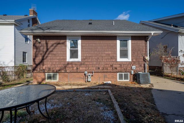 804 W MEADOWS Place, Peoria, IL 61604