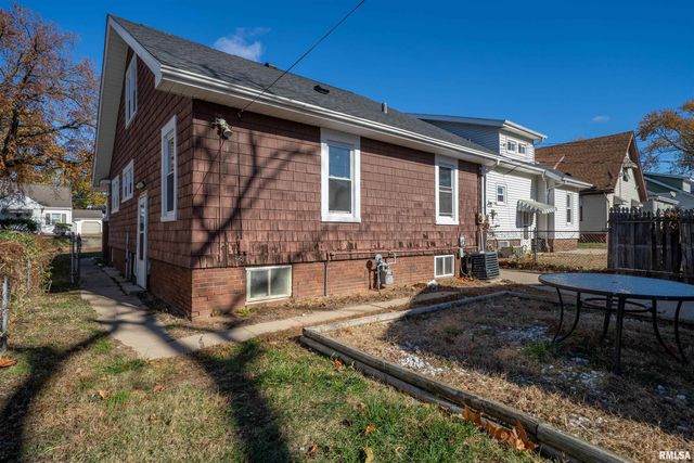 804 W MEADOWS Place, Peoria, IL 61604