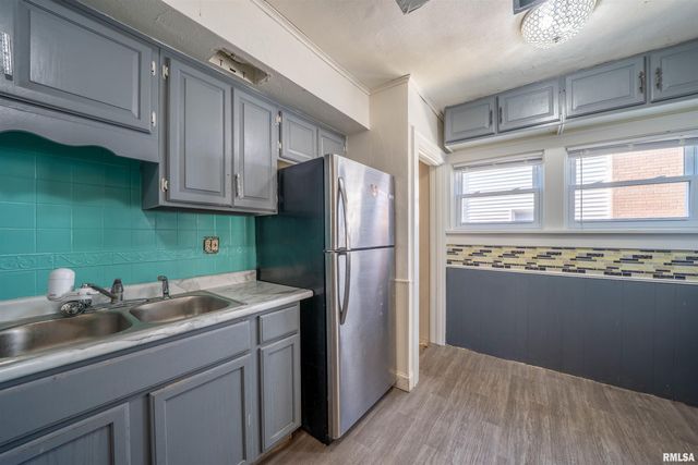 804 W MEADOWS Place, Peoria, IL 61604