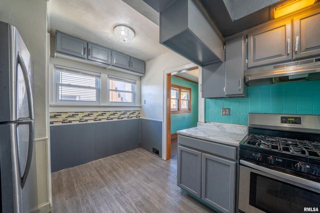 804 W MEADOWS Place, Peoria, IL 61604